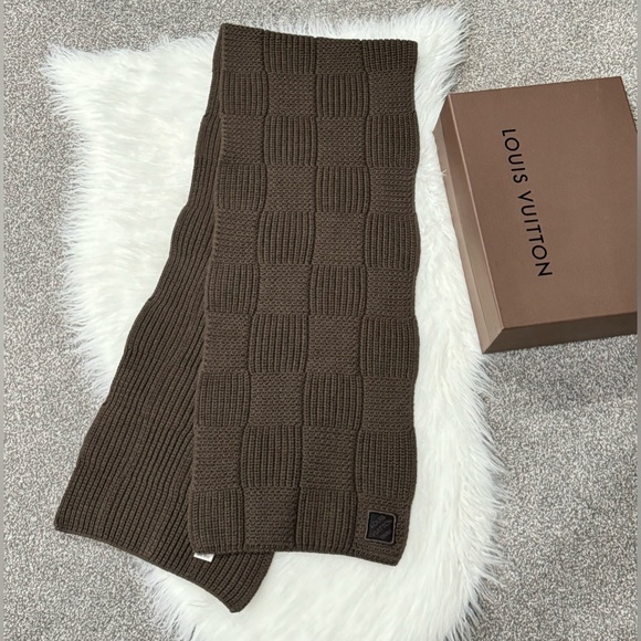 Louis Vuitton Damier Ebene Wool Scarf - Picture 4 of 13